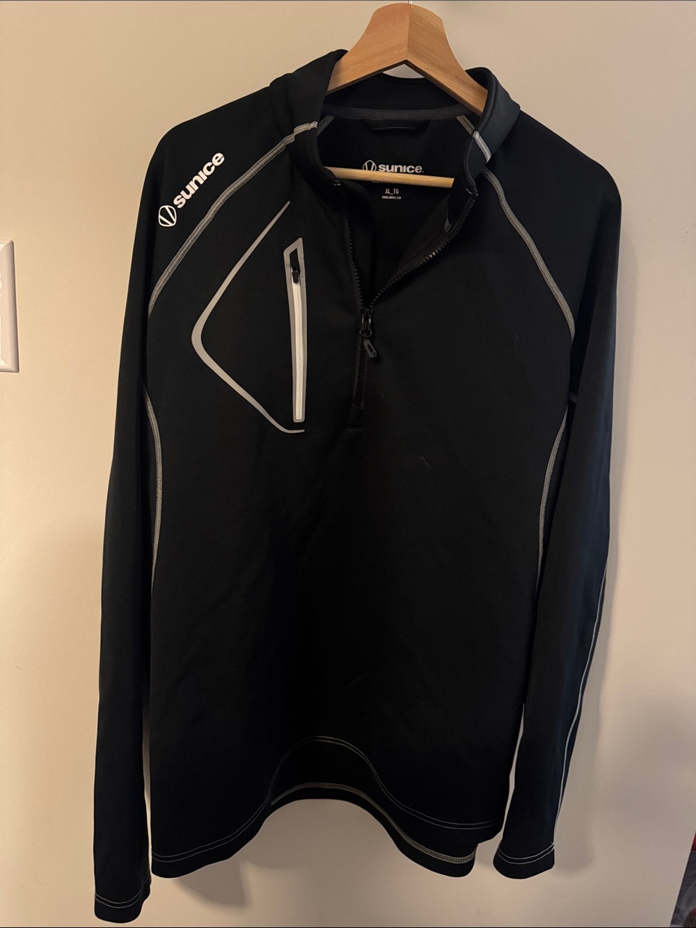 Sunice Black Performance Quarter-Zip Winter Sport Pullover with Contrast Trim